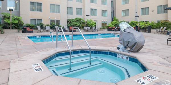 $3,733 / 2br - 1155ft2 - Penthouse Lobby & Welcome Area, Elegant Wood Cabinets, Free Weights (1127 15th St, Sacramento, CA)63900568903811121