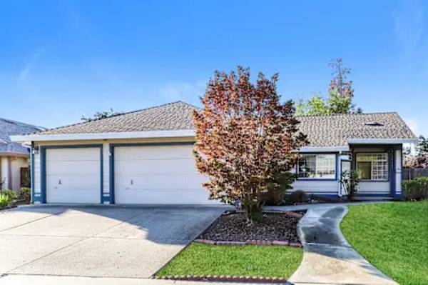 $1,500 / 3br - 1240ft2 - STAY IN PARADISE (Elk Grove)64043493181825120