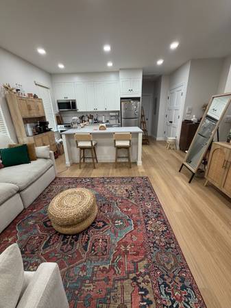 *BRAND NEW 3BR+2 FULL BATHROOMS*DITMARS!1 KING+2 QUEEN BR!HUGE LR-KIT — photo 1 of 12