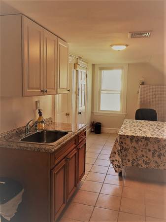 $850 / 3br - Private Room available in West Medford (Medford)63655319309057124