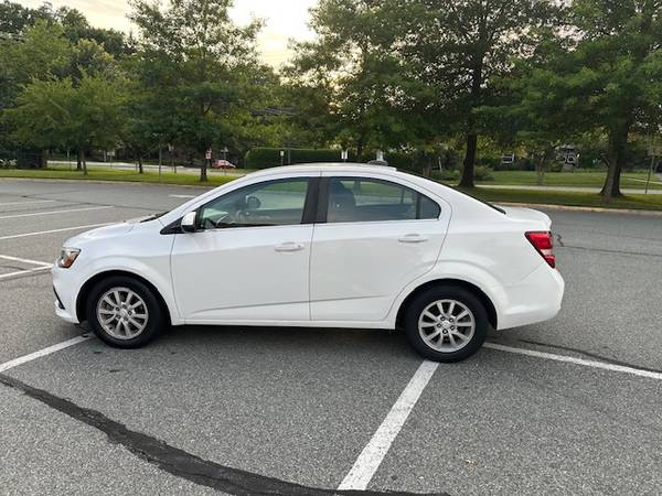 2017 Chevy Sonic LT, pocos kilómetros, equipado con muchas funciones, ¡gran auto!!! - $4,850 (Potomac)63616306052353123