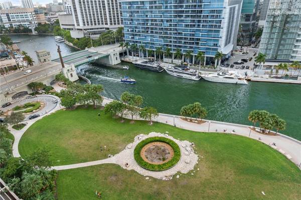 $3,400 / 1br - 816ft2 - Icon Brickell Large 1 Bedroom Unit with River Views (Brickell)64051003023361123