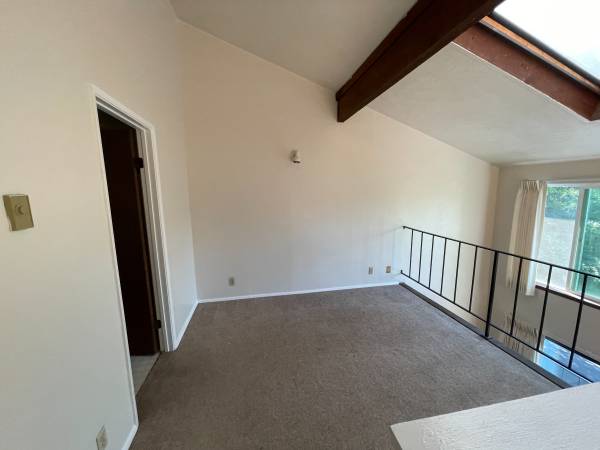 $1,195 / 1br - 480ft2 - Loft Style 1 - Bedroom Unit W/ Ductless AC/Heater System!63977274048002123