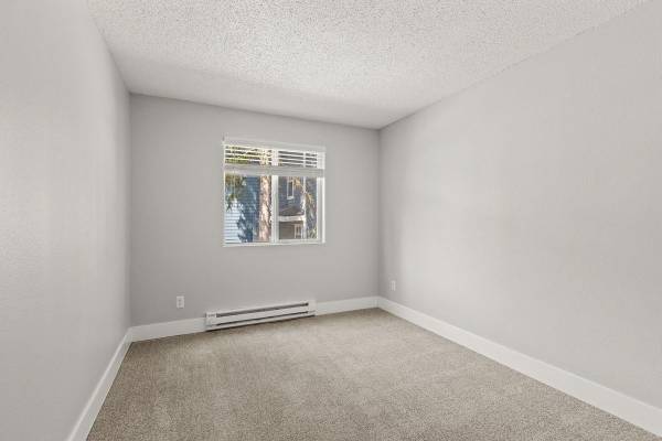 $1,412 / 425ft2 - Pool With Private Sundeck, Private outdoor living spaces (Tukwila)63808131356035123