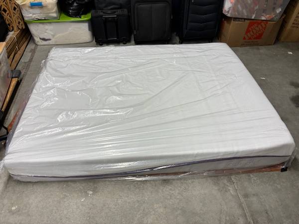 ALMOST NEW "PURPLE" BRAND QUEEN MATTRESS HALF PRICE 1
