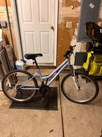 ROADMASTER Granite Peak 24 inch Mountain Bike - Light Blue 1