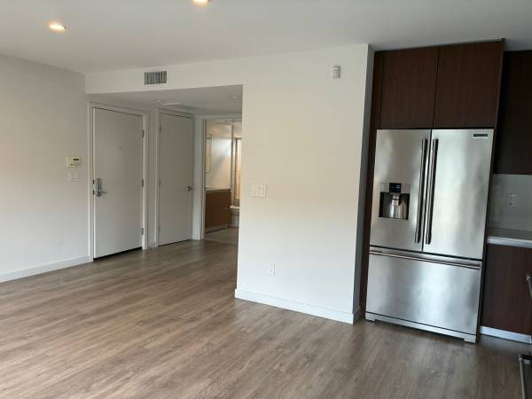 $2,950 / 1br - Luxury Living in Santa Monica (Santa Monica)63829376768513123