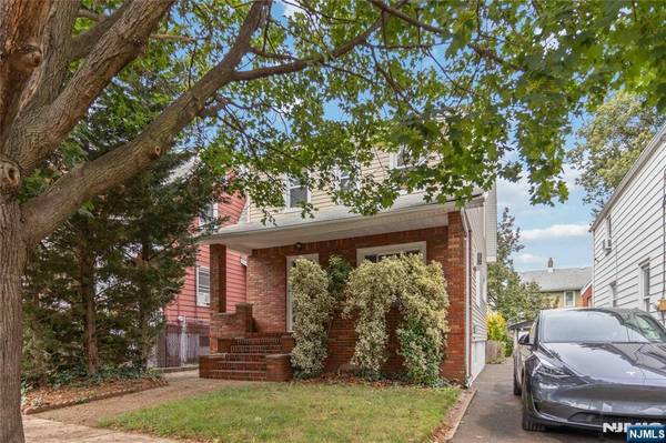 A better way to find your home - Home in Clifton. 3 Beds, 1 Baths 1