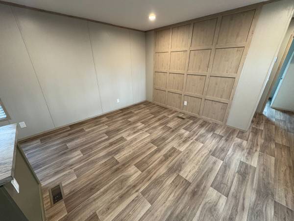 $1,249 / 2br - Upgrade Your Space Without Upgrading Your Budget! (Oakwood Forest)64027440700803124