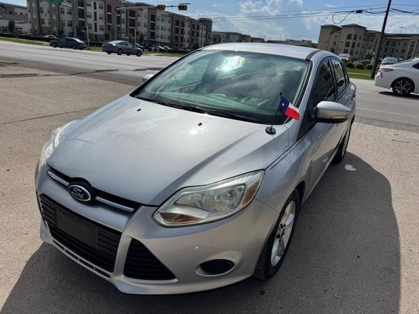 FORD FOCUS SE - $5,700 (AA CAR POINT / AUSTIN)63613021324163123