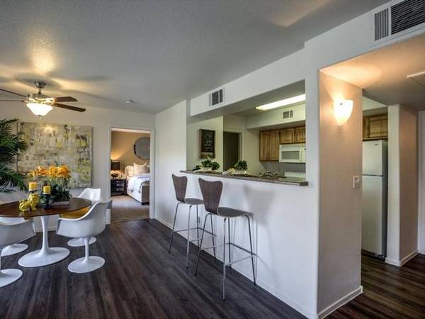$1,632 / 2br - 938ft2 - New Renovations, Wood Style Floors, Fully Equipped Kitchen w Diswasher (Henderson)63907029136131124