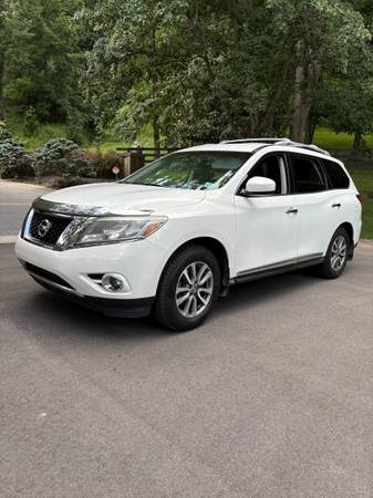 2013 Nissan Pathfinder SL - $7,700 (Prospect)63621789167619122
