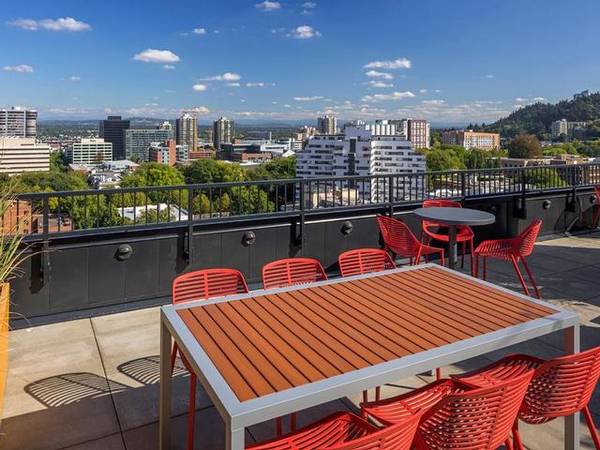 $1,308 / 376ft2 - Un Sorbo y una Vista: Bar de Café y Lounge en la Azotea te Esperan (SW Portland / PSU / Universidad Estatal de Portland)63672582581507123