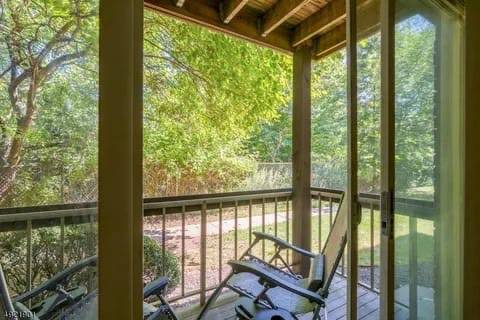 $2050.00 / 1br - 873ft2 - 521 Andria avenue63676345863681122
