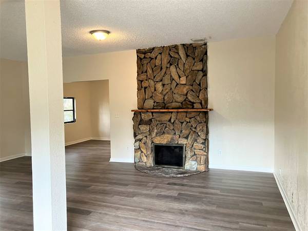 $1,695 / 3br - NICE 1 Car Garage w/ This Dade City 3BR/1BA Home NO APPLICATION FEE! (Dade City)63980539602562121