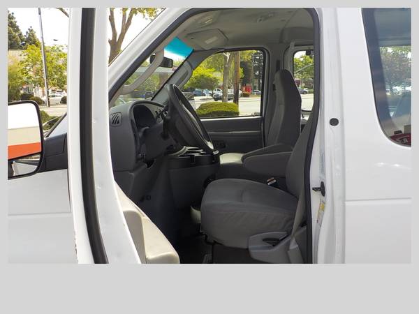 2006 FORD 12 PASSANGER VAN SUPER LOW MILES - $13,988 (San Leandro)63473161061379122