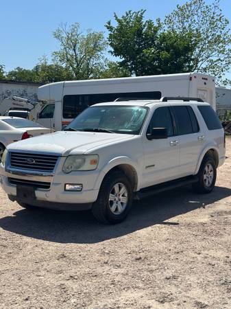 2008 Ford Explorer - $3,00063622178033793120