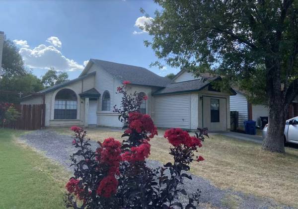 $ 1395 House with 3 bedrooms and 1 bath 1