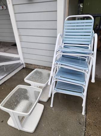 4 Patio Chairs and 2 Patio Side Tables 1