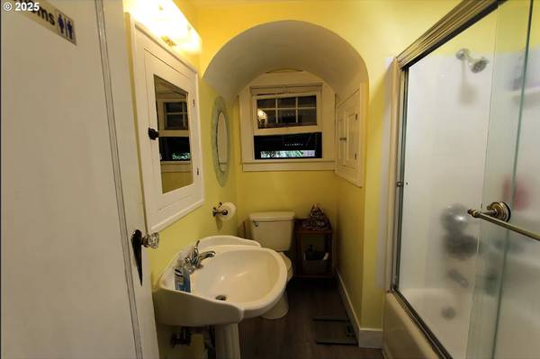 $525,000 / 3br - 2764ft2 - English Style Charm | Live/Work Zoning, Unfinished Basement, Detached (Washougal)63999453210882123