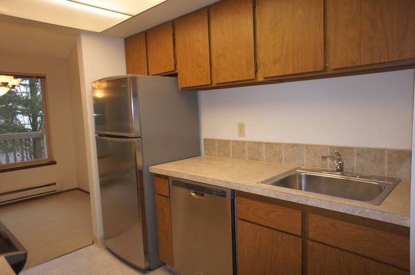 $2,295 / 2br - 1200ft2 - MOUNTAIN PARK TOWNHOME ~ Views ~ Lake Oswego (232 Cervantes)63831771457409123