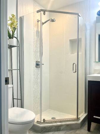 $1600.00 / 1br - Room with Private Bathroom at Sunset64000752115329120