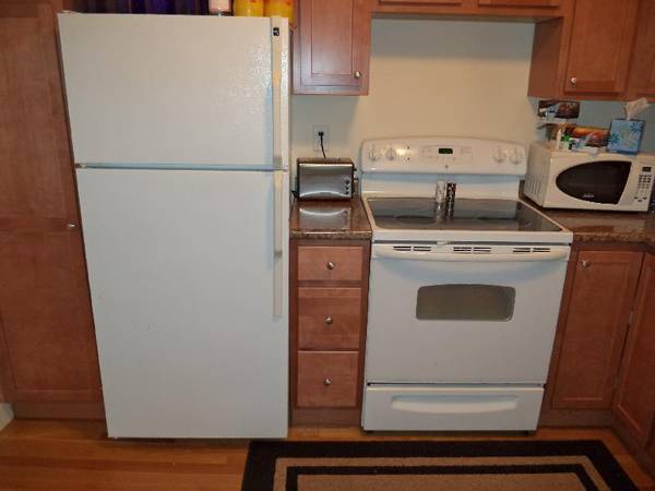 $2,300 / 2br - 900ft2 - Terrific newly on 4room/2br+bath. Fab Kitch, HEAT/HW INCL, 1car, 10/1 (Waltham)63620275054593121