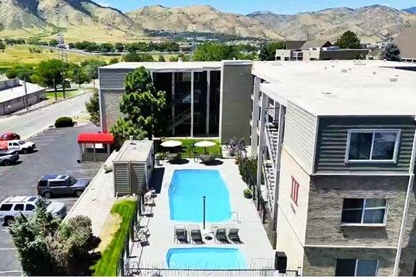 $1,599 / 1hab - 702ft2 - Ventilador de techo, Casa club, Instalación de lavandería (Golden, CO)63679423353603123