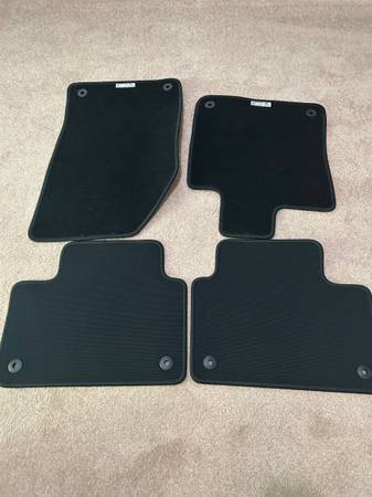 Volvo car mats 1