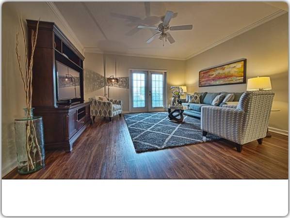 $1,349 / 2br - 1212ft2 - Enjoy the privacy of your own balcony! Great unit at Emerald Ridge (Huntsville)63801834810243121