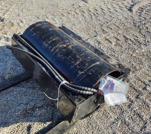 New vibrating roller for mini skidsteer 1