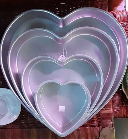 SET OF 4 HEART WILTON CAKE PANS 1