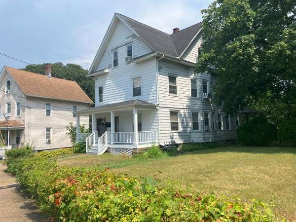 $1,395 / 1br - 850ft2 - Renovated.....w/d hkups in the apartment ............. pets possible (Ansonia)64010331449986120