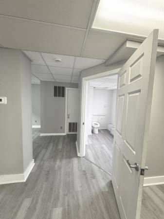 $1,300 / 850ft2 - *Newly Renovated Commercial Space, Ideal for Office, Church, Retail* (Westfield MA)64017048048129123