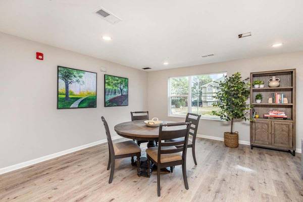 $1,525 / 2br - 900ft2 - Lavavajillas, Microondas, Jardín Comunitario, Área de Barbacoa/Comedor al Aire Libre (Galloway Crossing)63925335273091123