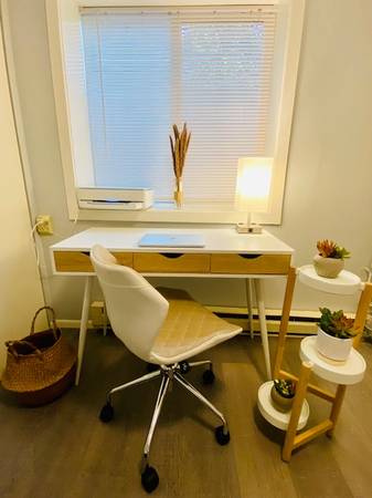 $1,400 / 2br - 600ft2 - Cute 2 bed 1 bath furnished Apt in Duplex, internet, trash included (north side)63657026995971121