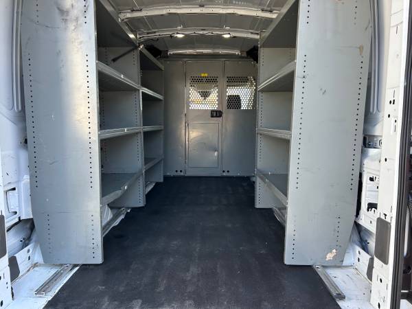 2020 Ford Transit Mid Roof - Photo 6