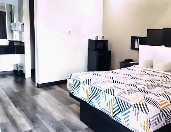 $500 / 1br - NEW WEEKLY RATE - Kids Stay for FREE! All-Inclusive with WIFI, TV, AC (Seattle South)63814661134721124