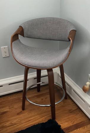 Four Stools / Chairs Counter High 1