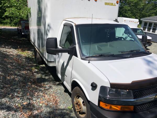 Camión tipo caja Chevy Express 3500 del 2021 - $9,500 (Loudon)63615511535489121