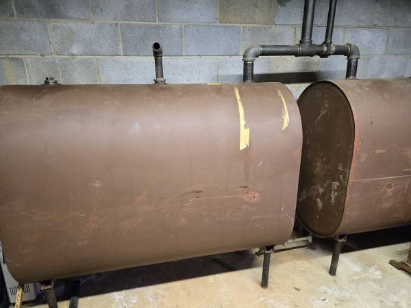 Oil or Gas Storage 275Gal. 1