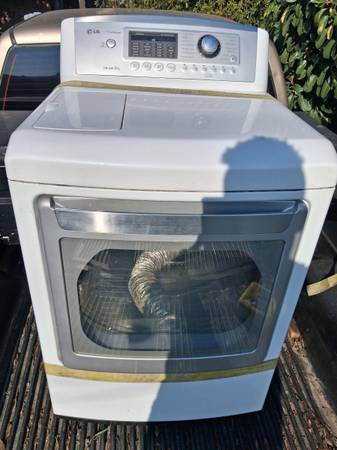 LG electric dryer in perfect working condition 1