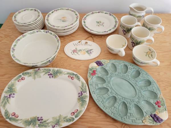 Jamberry Pfaltzgraff China Set 1