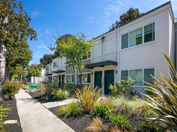 $3,145 / 2 habitaciones - 944 pies² - ¡Venga a recorrer una de nuestras hermosas casas adosadas! ¡Solo queda una! (1440 Mowry Avenue Fremont, CA)63682814215171120
