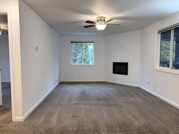 $1,500 / 1br - 624ft2 - Second Floor, MOVE-IN READY, Indoor Pool & Sauna, Cat Friendly! (Bellingham)63920959803138123