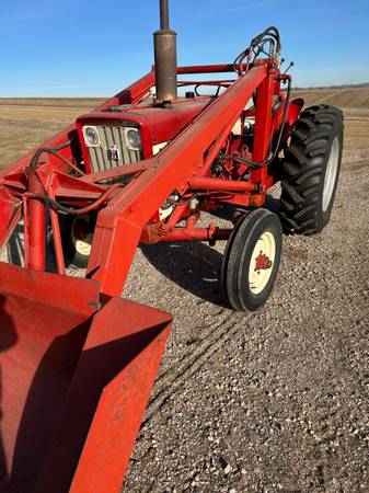 Acreage/utility tractor 1