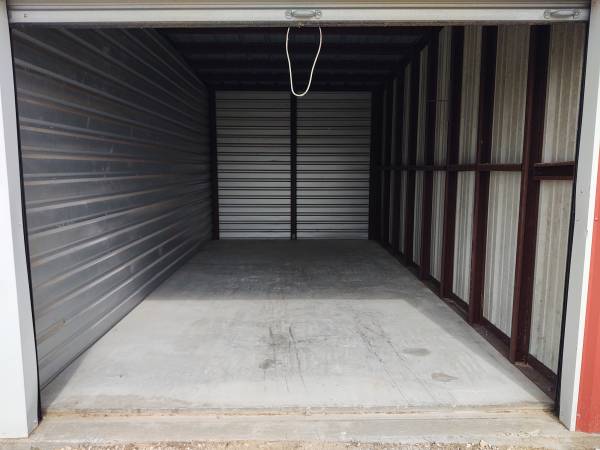 $40 Indoor and outdoor storage spaces available. 10x10 / 10x20 indoor (Premont)64036535960578120