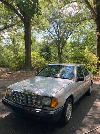 1989 Mercedes 300E - $3,90063620375283969123