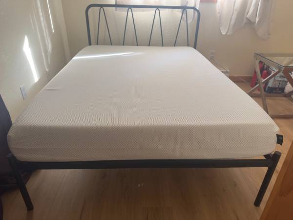 Metal bedframe & cooling memory foam mattress - used only few times 1