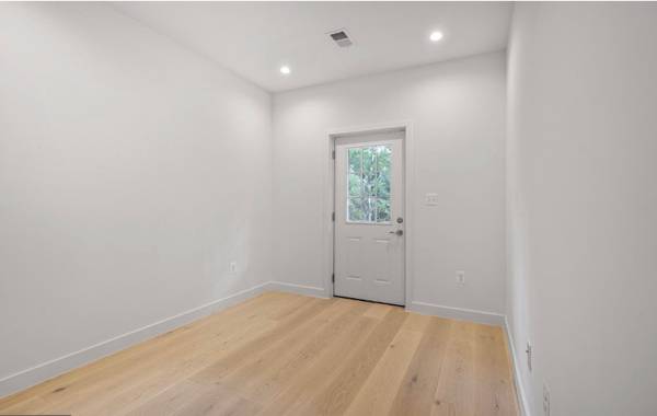 $2500.00 / 2br - 920ft2 - Luxury 2BR/1BA Apartment – Deadwood NE Washington, DC64040193387651123